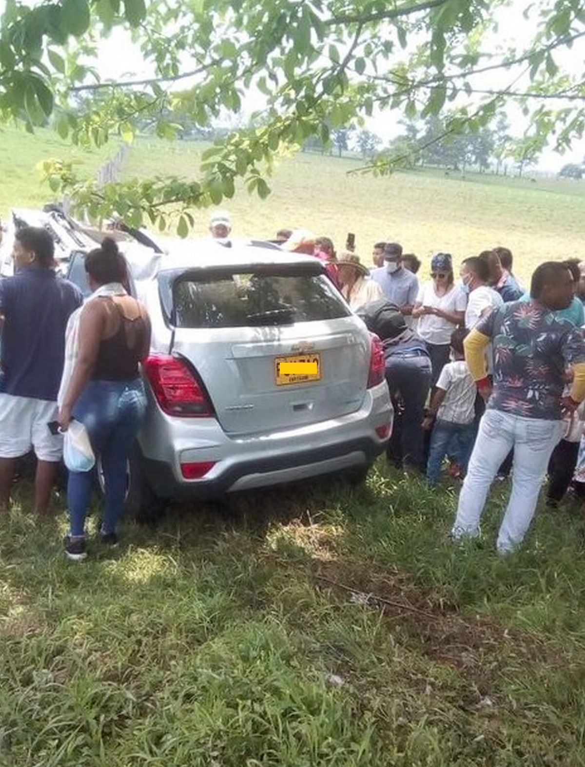 Fotos y video: Fatal accidente en la vía de Medellín a la costa, carro se habría chocado contra un bus 2 acci1 2