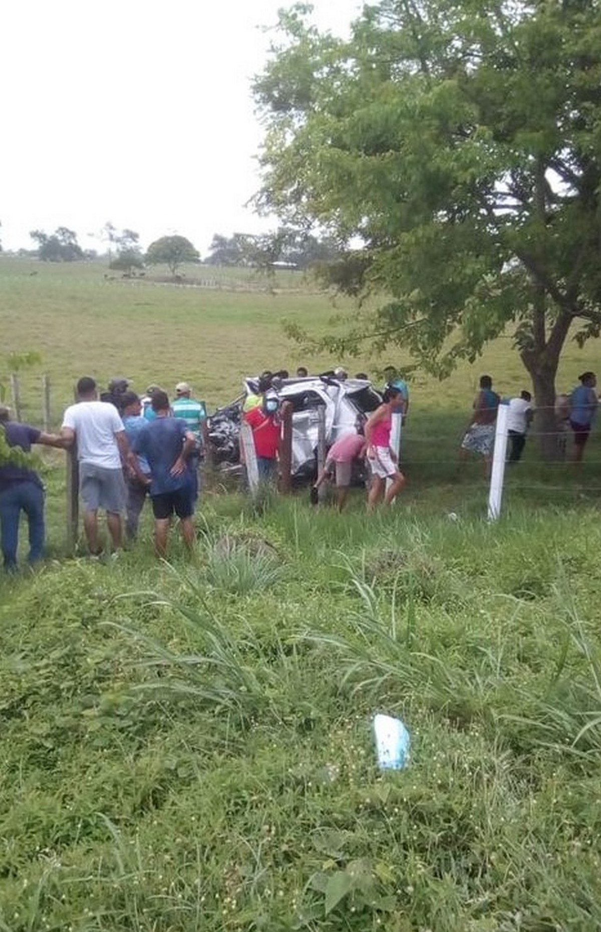 Fotos y video: Fatal accidente en la vía de Medellín a la costa, carro se habría chocado contra un bus 4 acci3