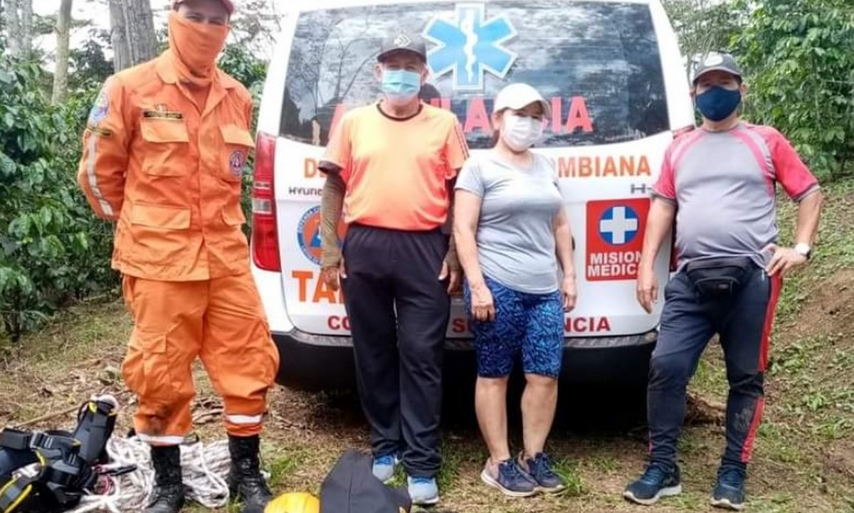 Con vida rescataron a tres adultos mayores que se habían perdido en El Socorro, Santander 1 Rescataron a tres adultos mayores que se habían perdido haciendo senderismo