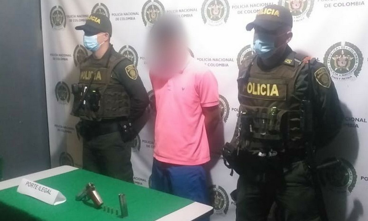 Cogieron a 'Frisby' en San Javier, cuando intimidaba con arma de fuego a su propia familia 1 @PoliciaMedellin