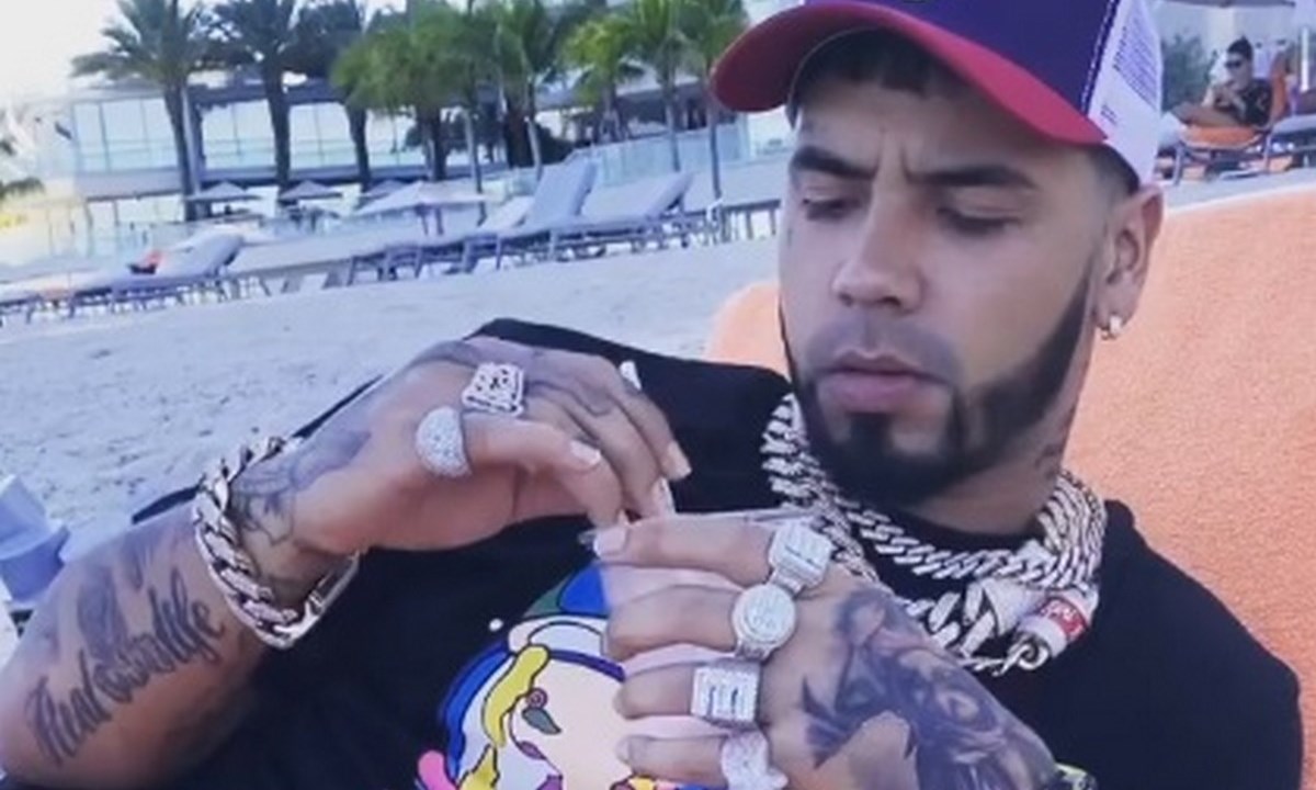 VIDEOS. Así estaría llenando el vacío de Karol G, Anuel muestra los lujos que se da tras terminar con la artista 1 anuel karol vacions terminaron