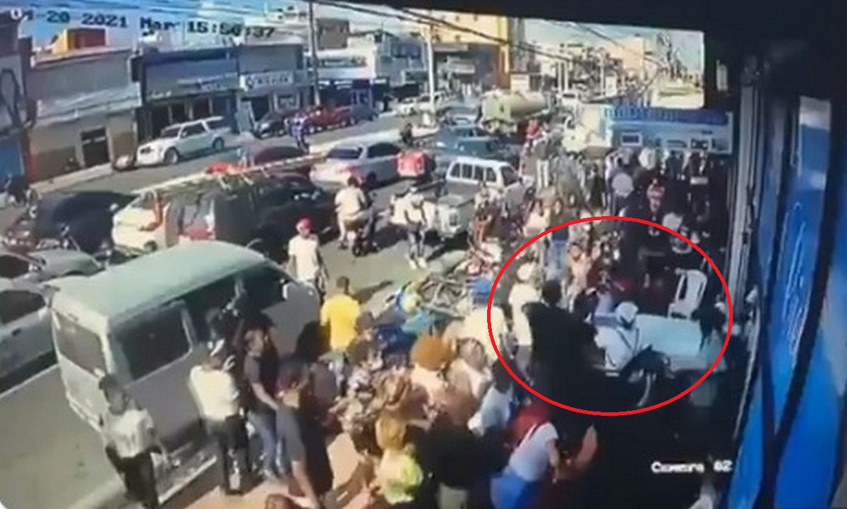 VIDEO. Se llevaron a la fuerza el cadáver de un hombre en pleno velorio 1 cadaver velorio funeraria