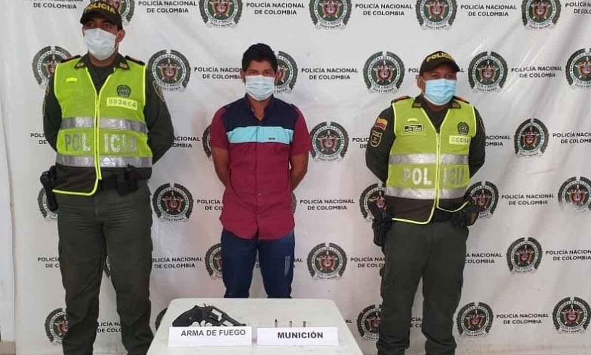 ¿Qué hacía con eso? Lo cogieron con un revólver calibre 38 y dos cartuchos 1 Capturado con revólver y munición