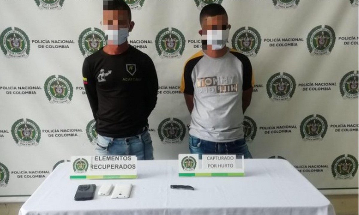A punta de navaja habrían robado tres celulares en Itagüí 1 capturados itagui