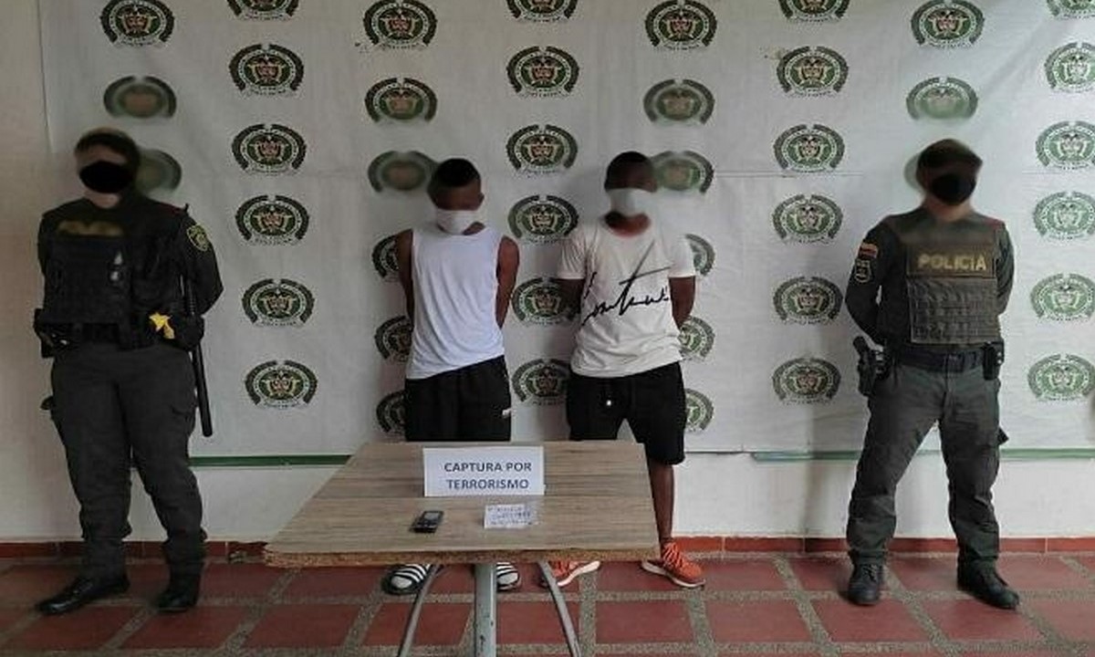 Los cogieron cuando distribuían panfletos extorsivos en hojas de cuaderno y con el nombre de 'Los Mexicanos' 1 Capturados cuando distribuían panfletos amenazantes
