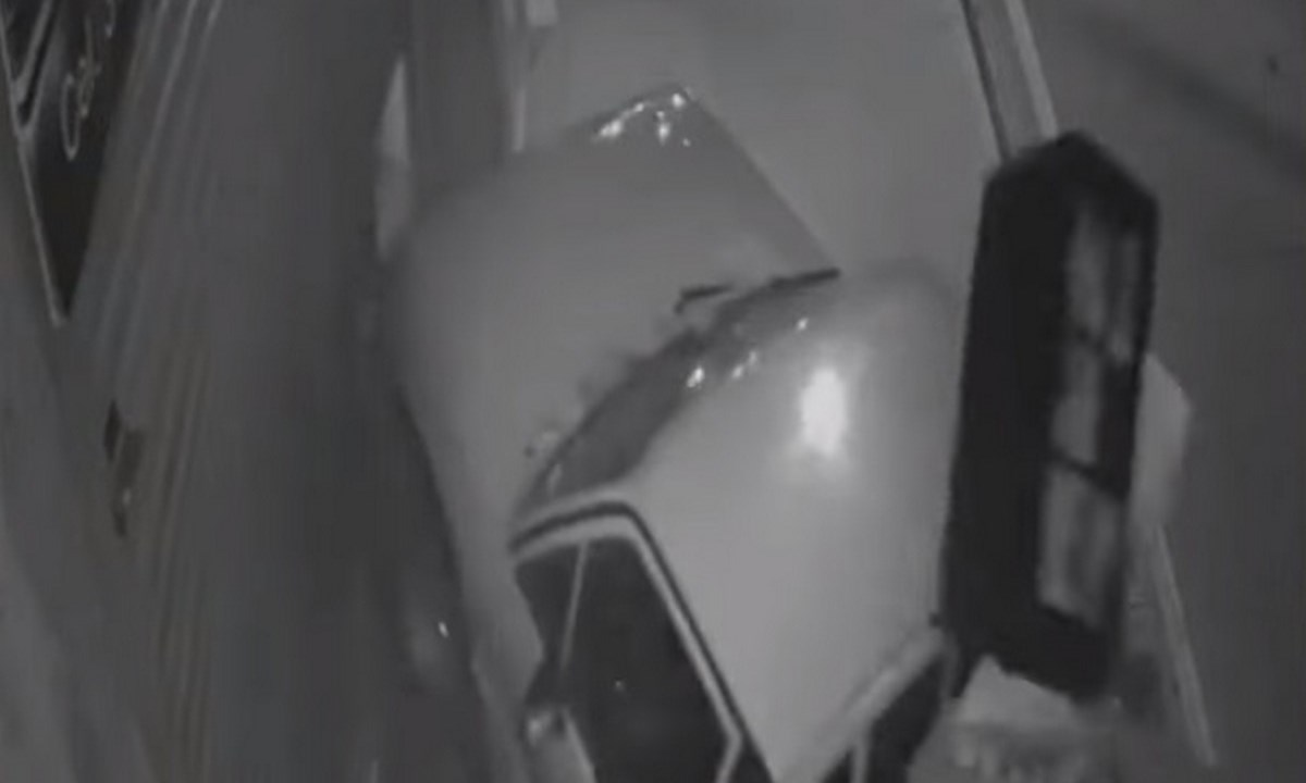 Para que responda, buscan al conductor de camioneta que se estrelló contra un local en Bogotá 1 conductor bogota