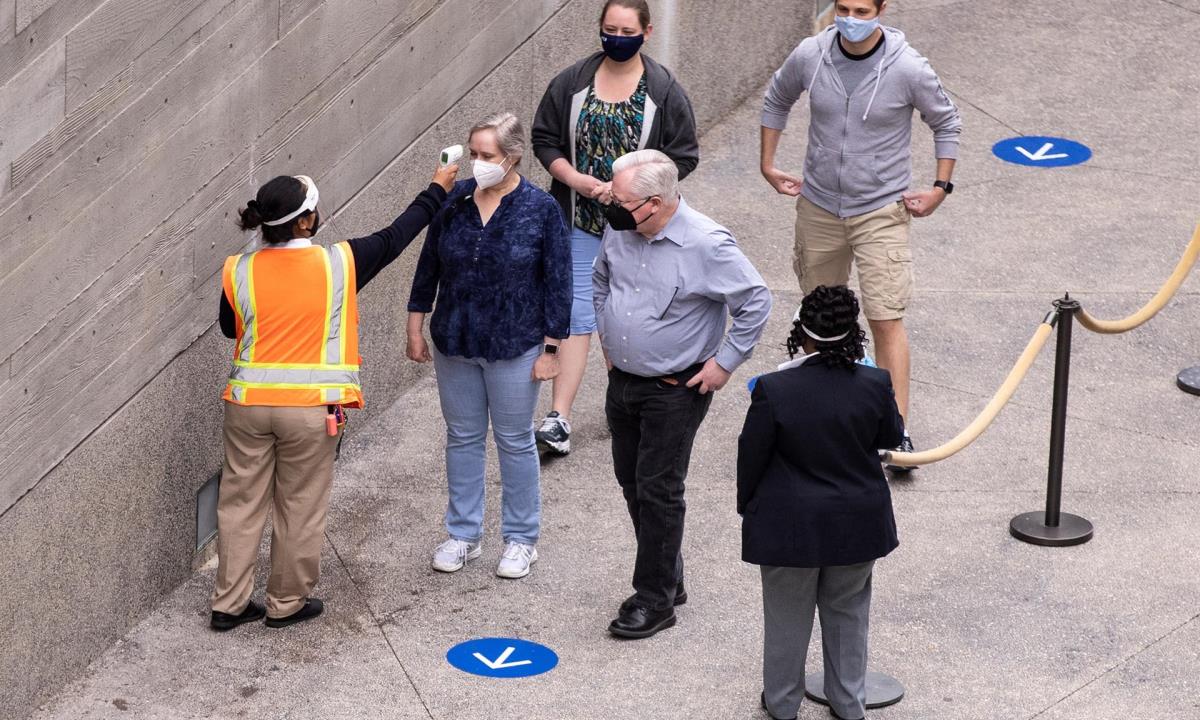 Estados Unidos supera los 32 millones de contagios y 572.000 muertes por covid-19 1 Estados Unidos alcanzó este domingo 32.076.079 casos confirmados del coronavirus SARS-CoV-2 y 572.194 fallecidos por la enfermedad de la covid-19, según el recuento independiente de la Universidad Johns Hopkins. EFE/EPA/ETIENNE LAURENT/Archivo