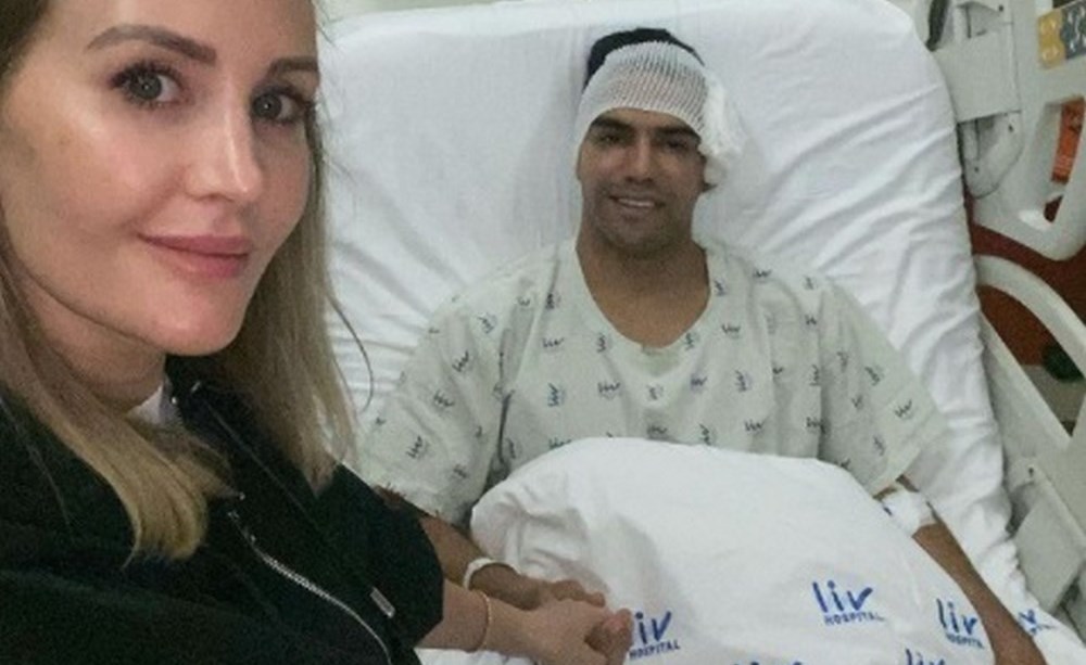 FOTOS. Con la cara vendada y desde el hospital, Falcao García se mostró muy tranquilo y sonriente 1 esposa falcao