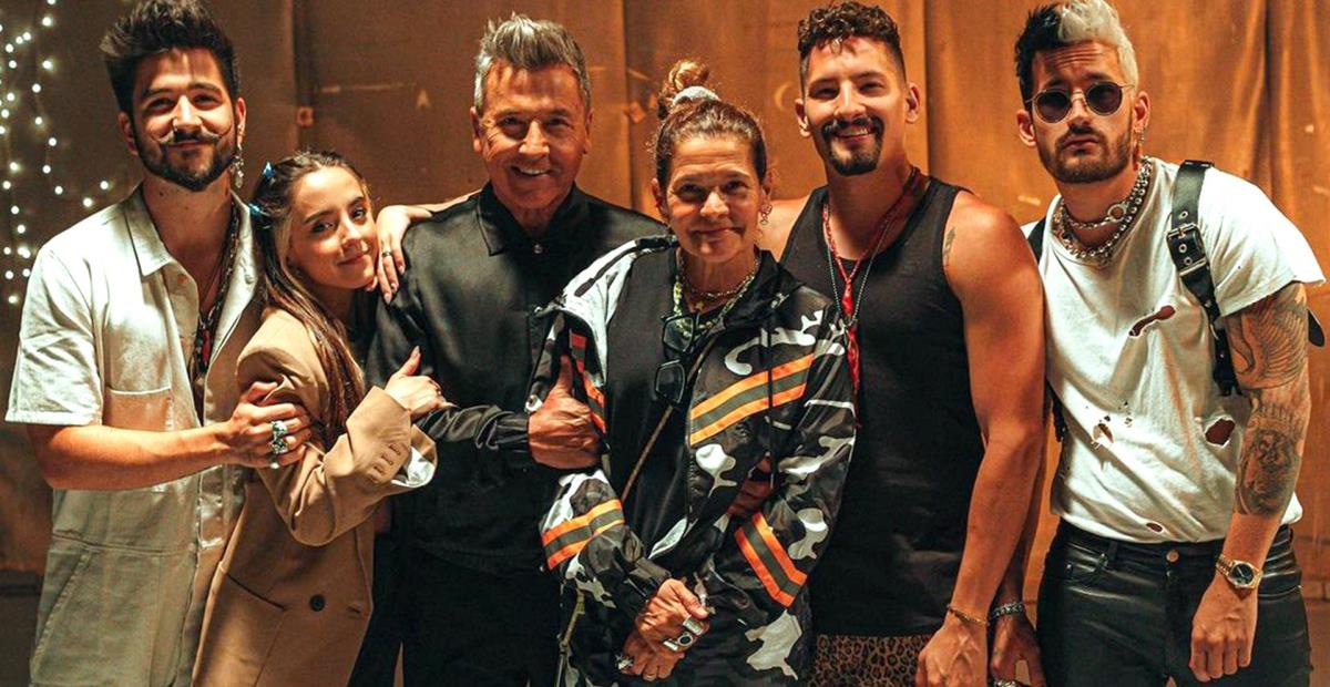 La familia Montaner tendrá su propio "reality" 1 Fotografía cedida por Intertain donde aparecen los miembros de la familia Montaner que tendrá su propia serie "reality", en la que participa el patriarca Ricardo Montaner (3AI), su esposa, Marlene Rodríguez Miranda (3d), y sus hijos Mau (2d), Ricky (d) y Evaluna (2i) que estará acompañada de su marido Camilo (i). EFE/Intertain