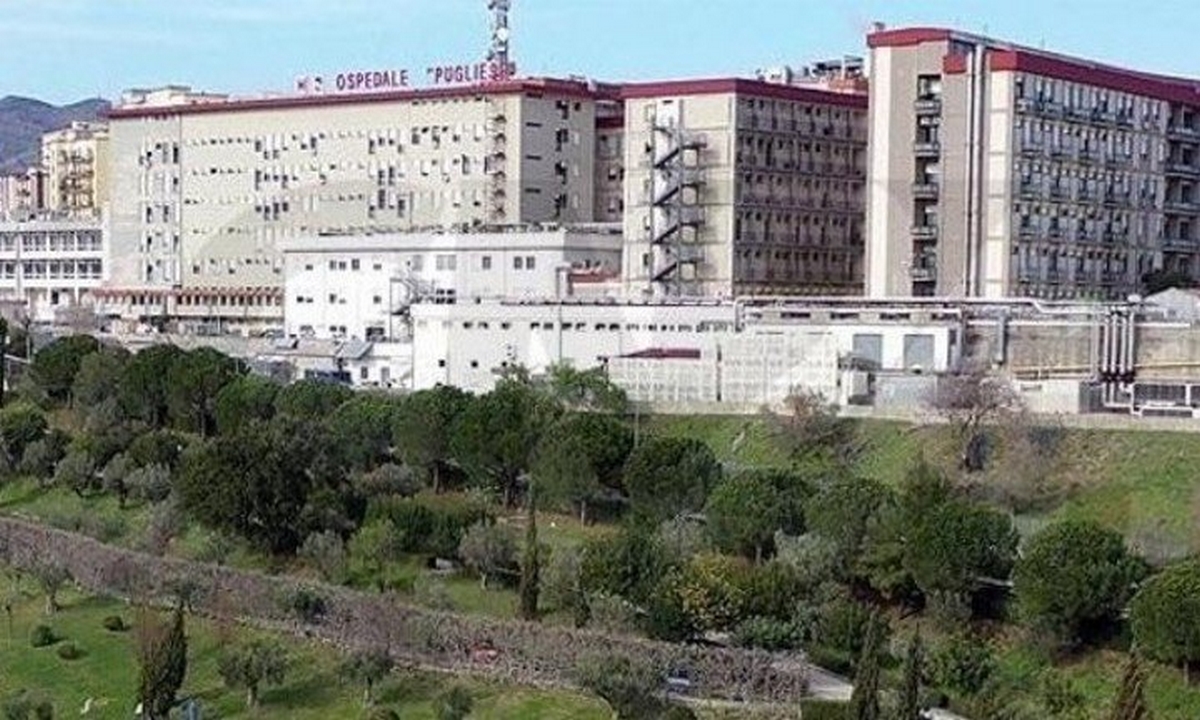 ¡Muy 'vivo'! Hombre dejó de asistir a su trabajo durante 15 años pero cobraba su sueldo 1 hombre-trabajo-sueldo