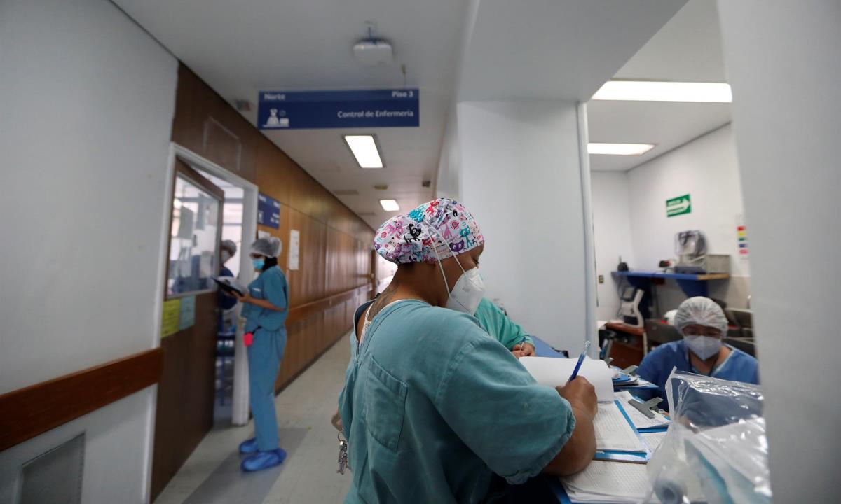 EEUU, Brasil, Colombia y México, peores en manejo de pandemia, según estudio 1 Personal médico trabaja en el hospital Juárez en Ciudad de México (México). EFE/ Sáshenka Gutiérrez