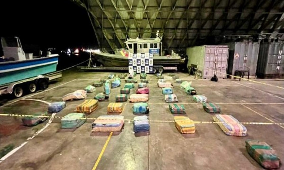 Iban a alta velocidad en “La Fuga”, los pillaron transportando en lancha 1,5 de marihuana y cocaína 1 lancha la fuga marihuana y cocaina