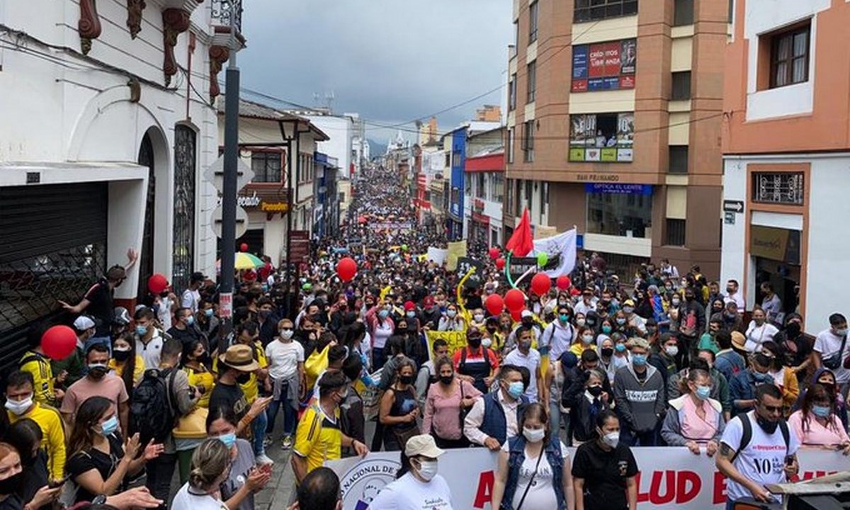 VIDEOS. Así transcurre las manifestaciones en Manizales 7 manizales carrera22 cerrada