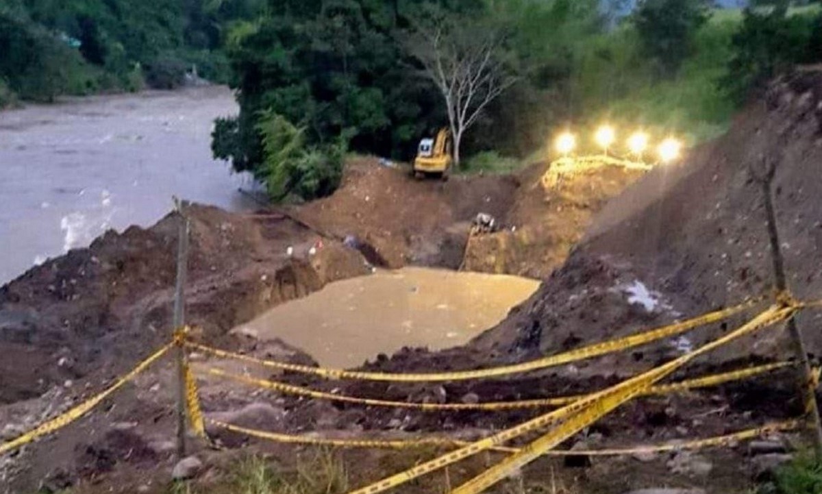 Rescatan el primer cuerpo de los 11 mineros atrapados en un socavón en Caldas 1 mineros atrapados caldas 1