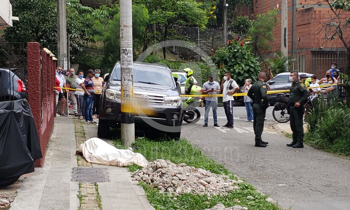 EN FOTOS: ¿Qué le habrá pasado? Lo encontraron muerto en un andén de Belén 5 BELÉN