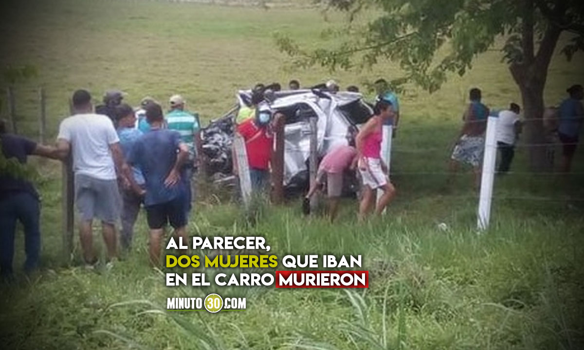 Fotos y video: Fatal accidente en la vía de Medellín a la costa, carro se habría chocado contra un bus 1 Fatal accidente en la vía de Medellín a la costa