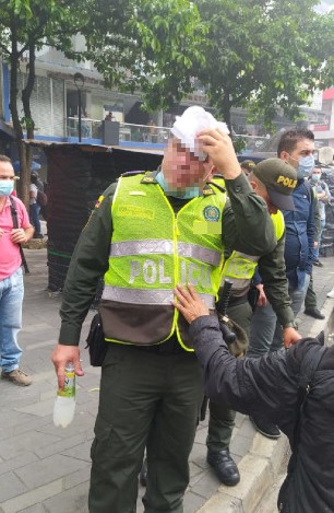 Policías de Medellín fueron agredidos en medio de las protestas del paro nacional 2 Medellín-policía