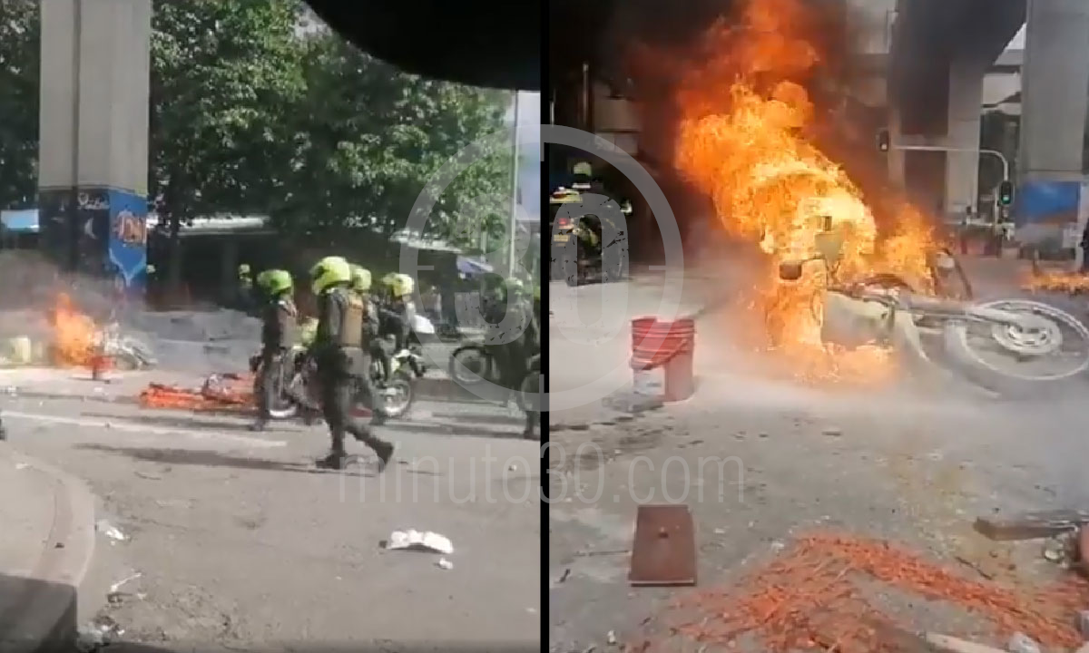 EN FOTOS: ¡Impresionante! Se ‘bajaron’ una moto de la Policía y la incineraron 1 moto de la policía