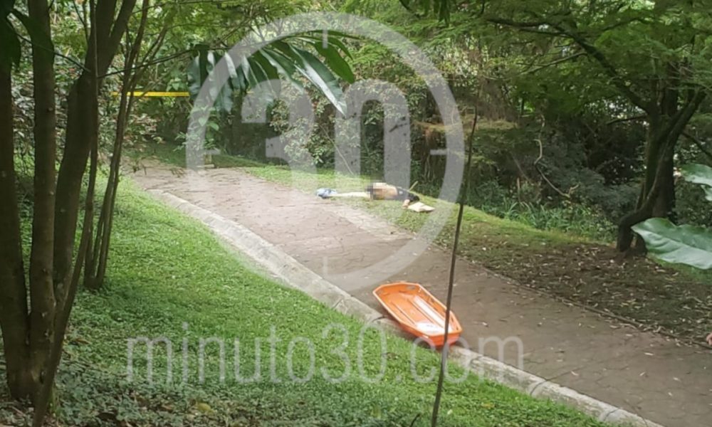 Muerto encontrado en el Cerro El Volador, estaba semidesnudo y tenía un letrero: "Por violador de niños"