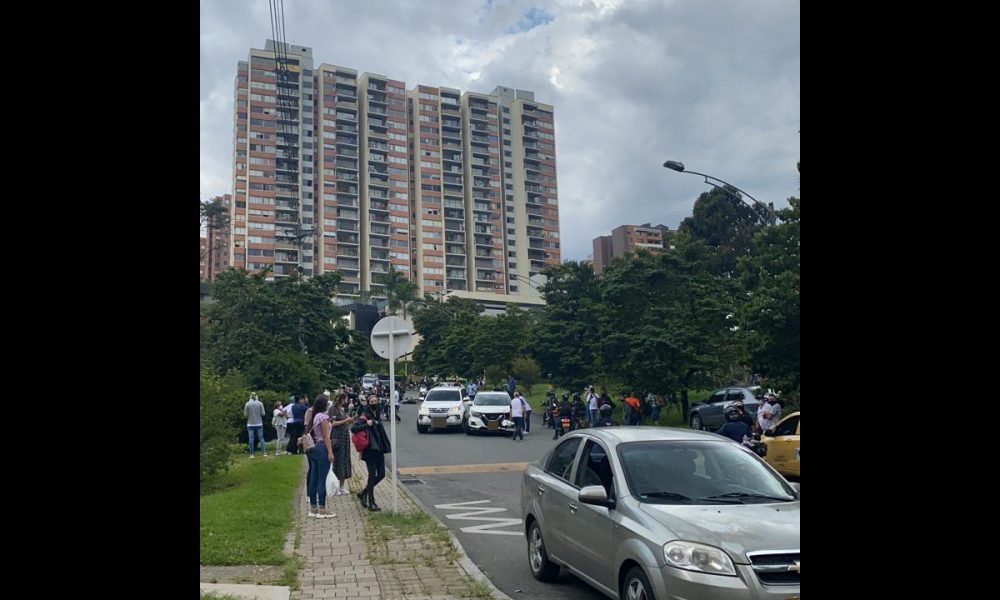 [Video] ¡Terrible! Un vehículo se habría quedado sin frenos en la Loma de los Bernal