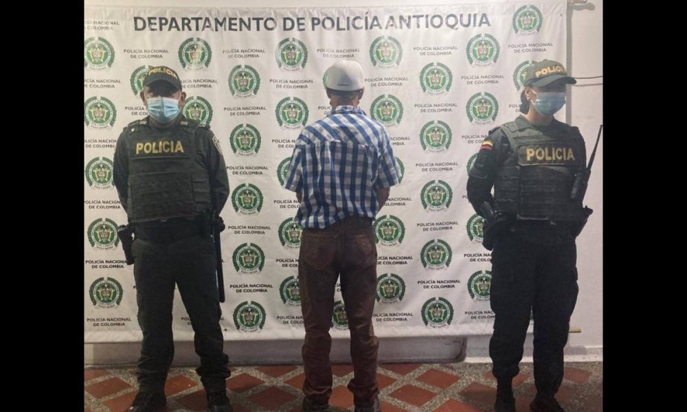 Pillaron a este ¡Viejo verde! realizando actos obscenos en presencia de dos niños