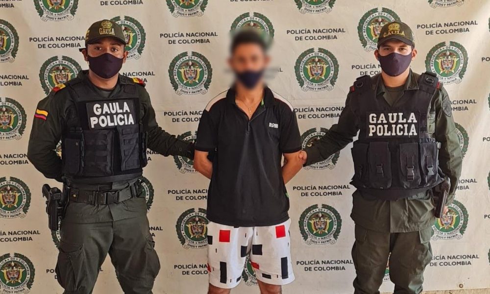 Capturado presunto integrante de 'Los Caparros' cuando recibía dinero de extorsión
