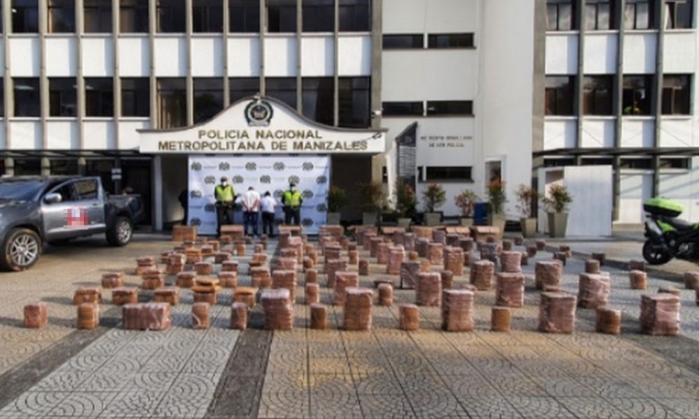 ¡'Se las dieron de avispados'! Una pareja intentó transportar 'Creepy' en un carro con logos de misión médica