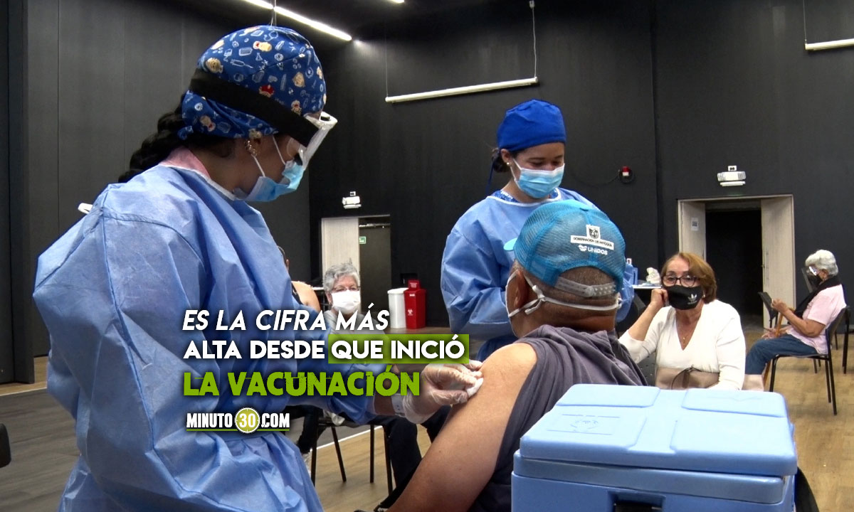 ¡Día histórico! El pasado miércoles en Colombia se vacunaron casi 230.000 personas 1 Vacunación Colombia