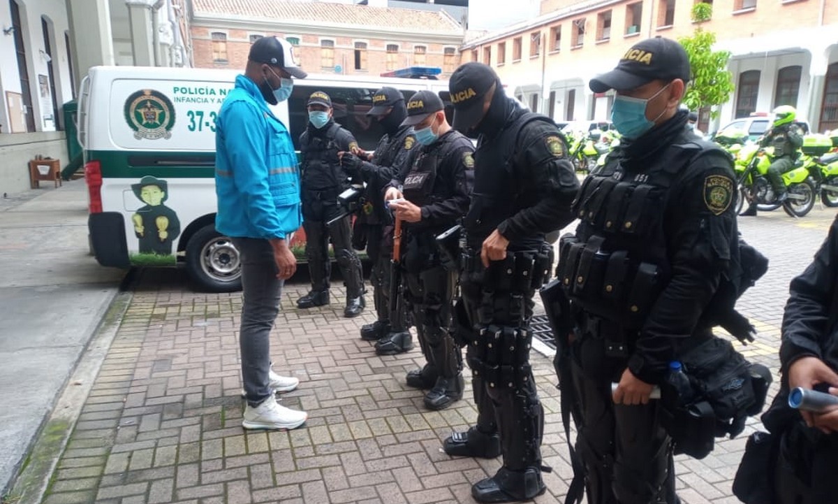 Fotos: Personería de Medellín revisa equipos de protección, armas no letales y elementos del Esmad 1 Revisan equipos del Esmad en Medellín para protestas del 14M