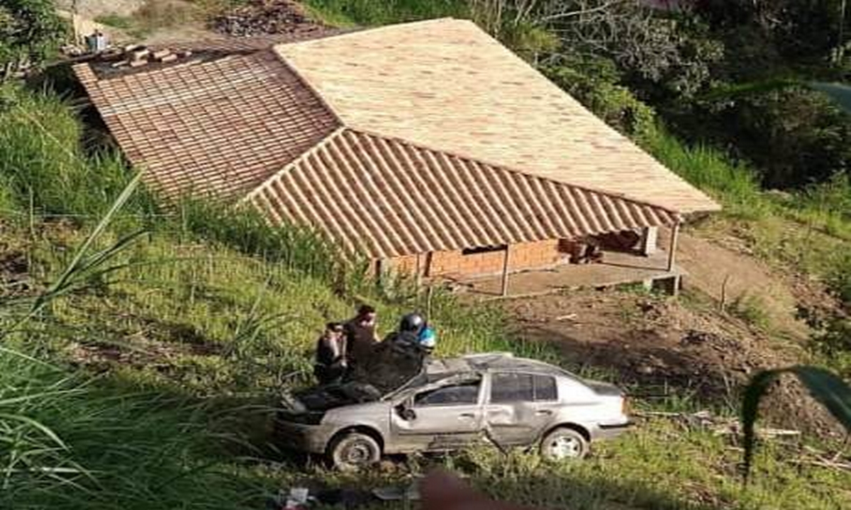 Tres personas heridas deja volcamiento de un vehículo en Girardota 1 Girardota-accidente