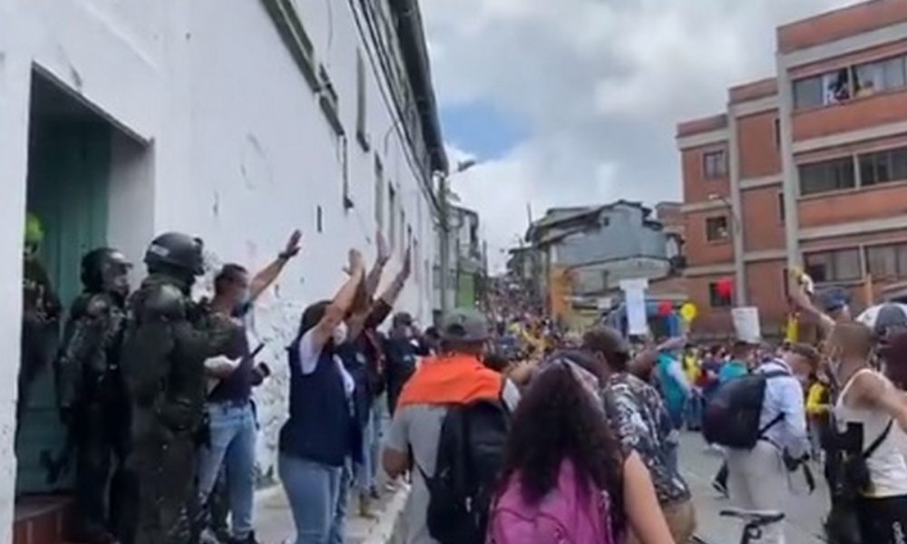 Intento de disturbios durante protestas en Manizales