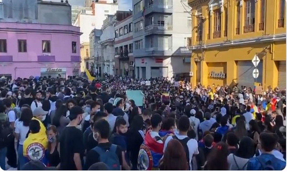 En Manizales cerca de 400 personas marchan de forma pacífica durante el paro nacional 1 Manizales-paro nacional