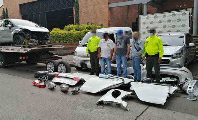 En Medellín desmantelaron dos desguazaderos de automotores robados, seis hombres fueron capturados 3 Medellín-desguazadero-automotores-robados