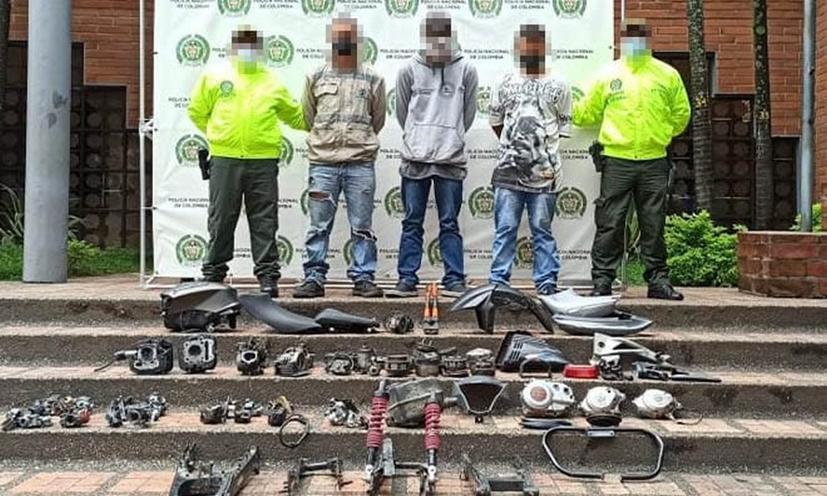 En Medellín desmantelaron dos desguazaderos de automotores robados, seis hombres fueron capturados 1 Medellin 2