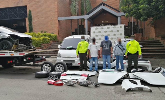 En Medellín desmantelaron dos desguazaderos de automotores robados, seis hombres fueron capturados 4 Medellín-desguazadero-automotores-robados