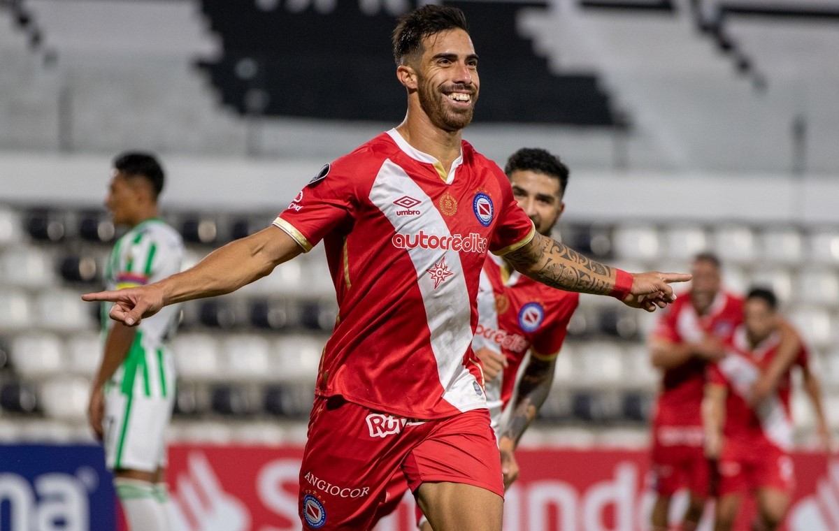Video: Goles y mejores momentos del partido Nacional - Argentinos 1 Nacional Argentinos
