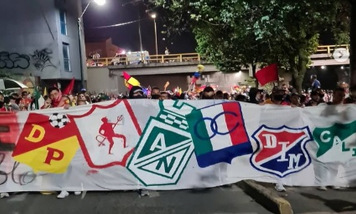 En Pereira barristas de diferentes equipos se unieron para protestar en el Paro Nacional 1 Pereira-barristas-paro nacional
