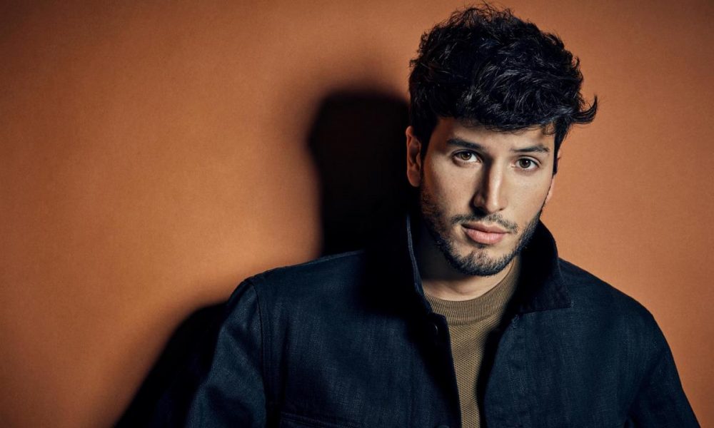 Sebastián Yatra intimidado por Manolo Caro, pero en la cima del éxito musical