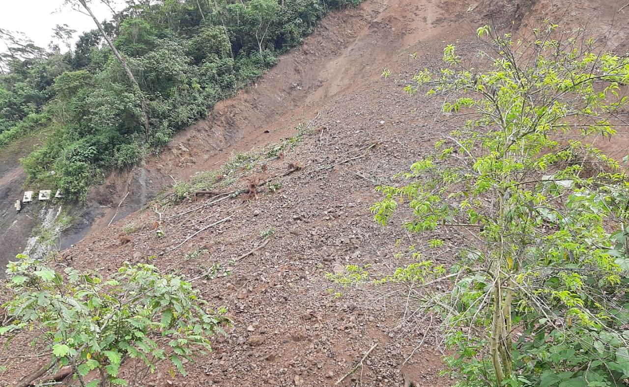 VIDEO: Por deslizamiento de tierra, vía Medellín-Puerto Berrío se encuentra totalmente cerrada 2 Vía Medellín-Puerto Berrío se encuentra totalmente cerrada