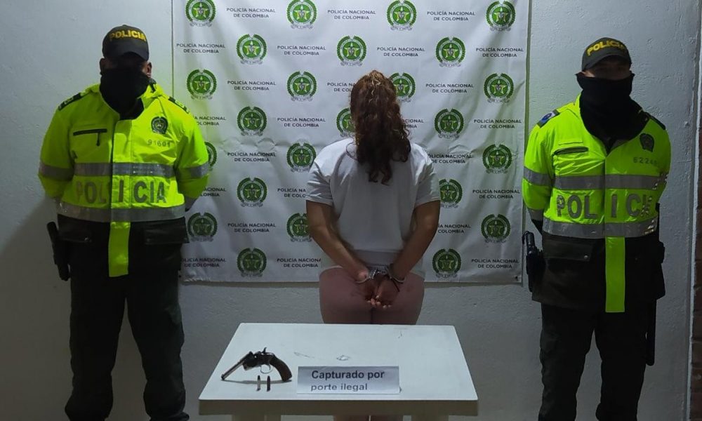 La cogieron en Argelia con un revólver y municiones