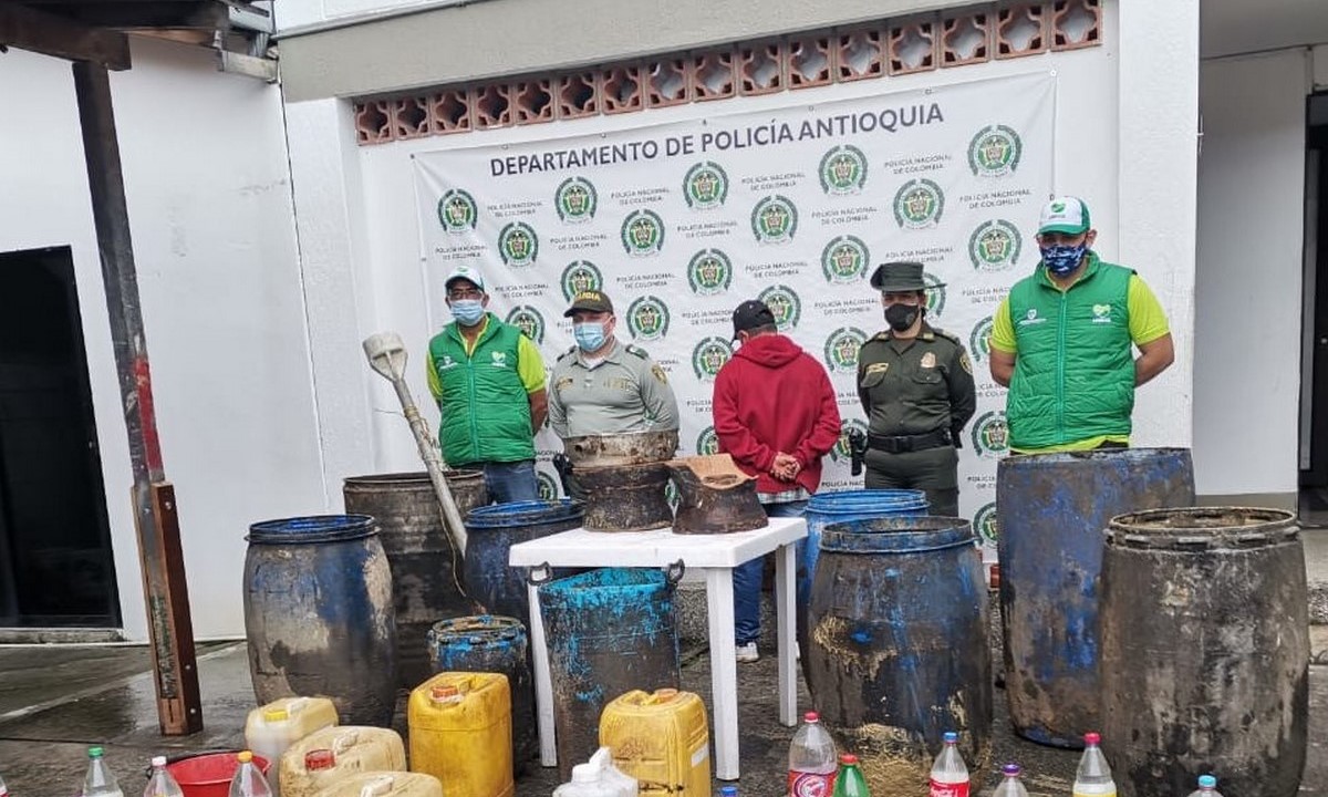 Lo pillaron en sitio clandestino para adulterar licor en Guarne, pero lo cogieron 1 Capturado en Guarne por estar en sitio de licor adulterado