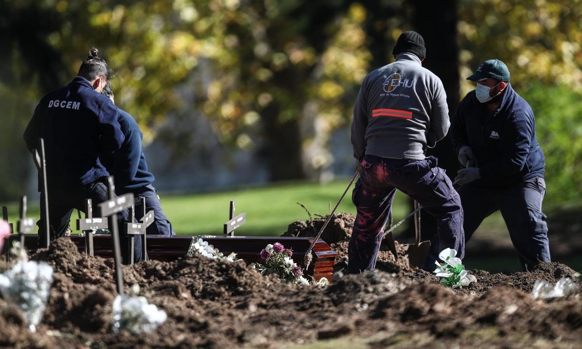 Luto en Latinoamérica, la región con más muertes diarias relativas por covid-19 1 Latinoamérica