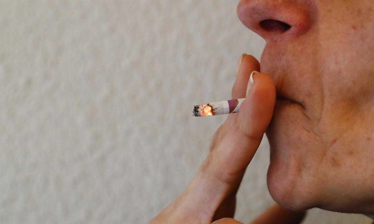 El cigarrillo deja 960 muertes diarias en ocho países de A.Latina, dice estudio 1 cigarrillo