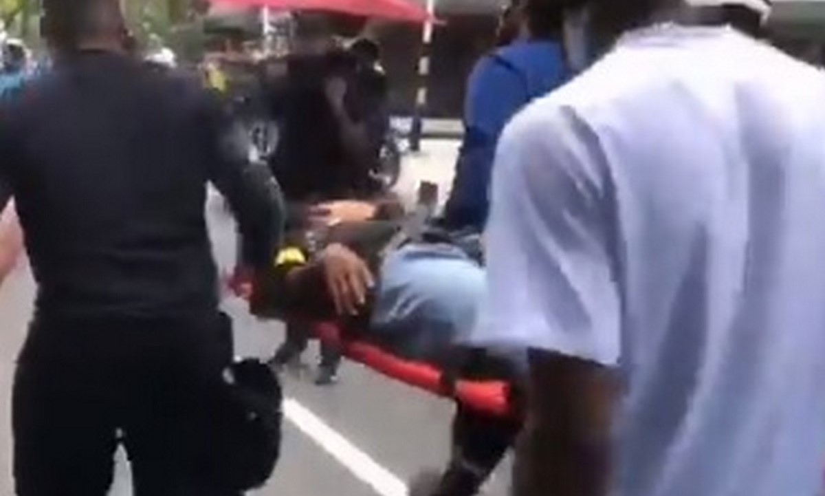 VIDEO: Ciudadano sufrió ataque epiléptico en manifestaciones de hoy en Medellín 1 Ciudadano sufrió ataque epiléptico en marchas de Medellín