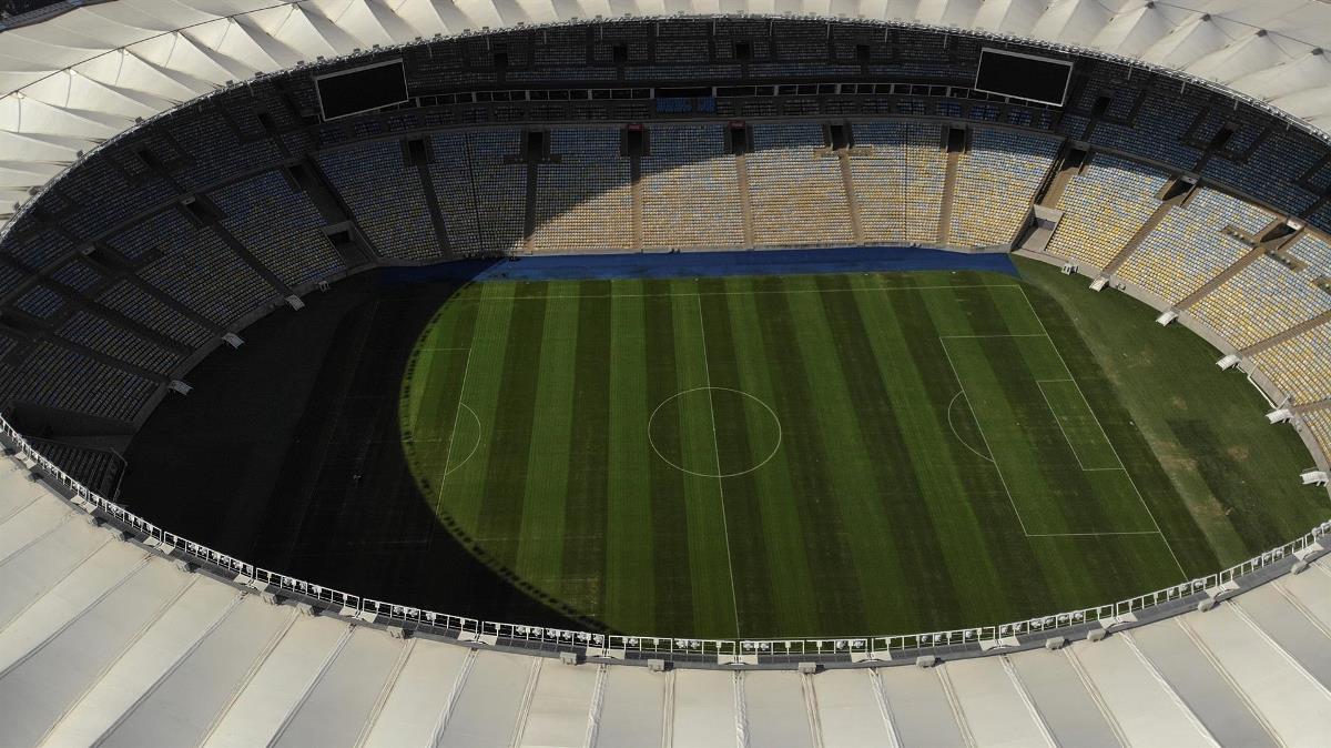 Fotografía área con un dron donde se ve el campo y tribunas del estadio Maracaná. EFE/Antonio Lacerda/Archivo Copa América