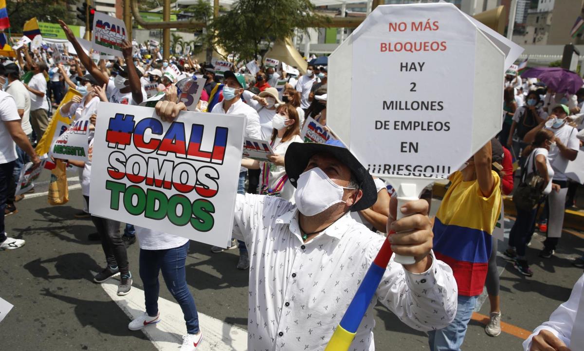 Cali marcha en silencio para pedir el fin de los bloqueos y la violencia 2 Cali