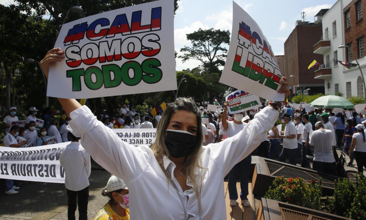 Cali marcha en silencio para pedir el fin de los bloqueos y la violencia 3 Cali