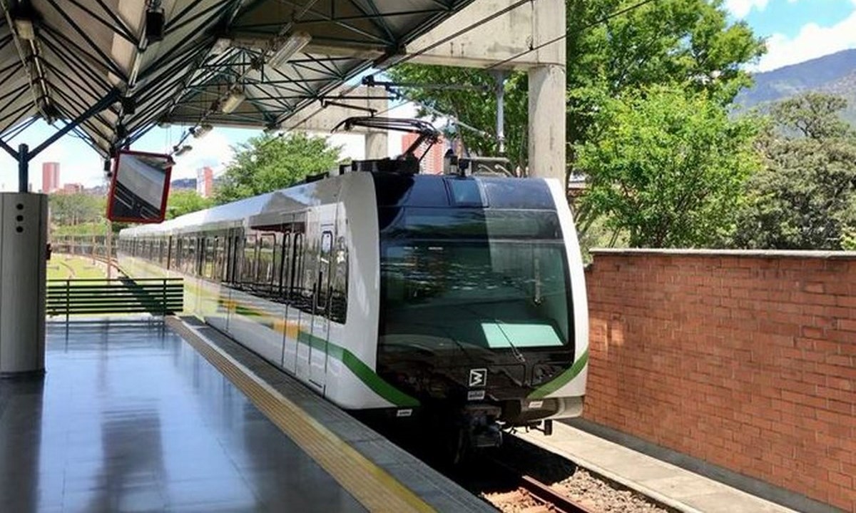 ¿El metro está funcionando en su totalidad? así están las líneas 1 metro medellin 5