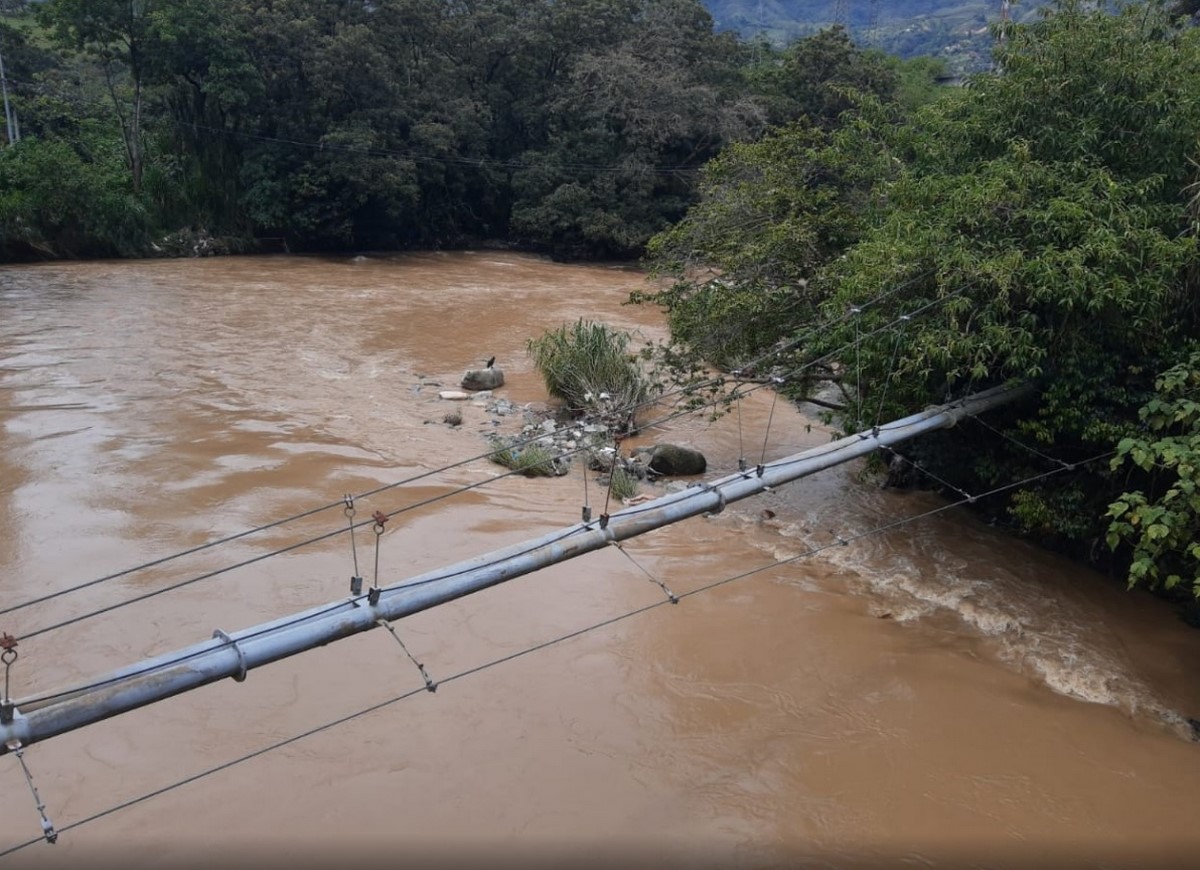 FOTOS: Encontraron un cuerpo totalmente desnudo en el río Medellín, por Barbosa 3 muertorio3
