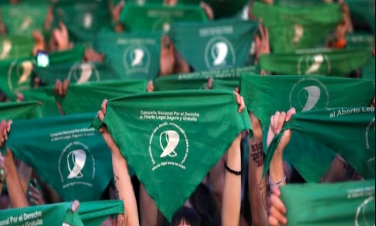 Mujer habría intoxicado con dulces de marihuana a feministas que piden despenalizar el aborto 1 mujer-intoxicar-marihuana-feministas